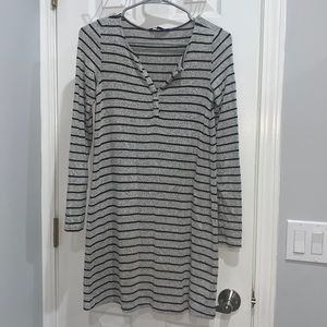 American Eagle Ling Sleeve very light material dress size small